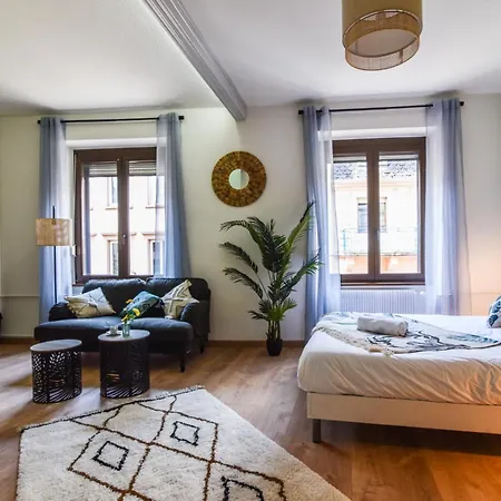 Lumineux - L'amazone - Gare