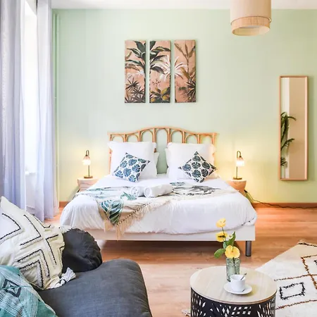 Lumineux - L'amazone - Gare *